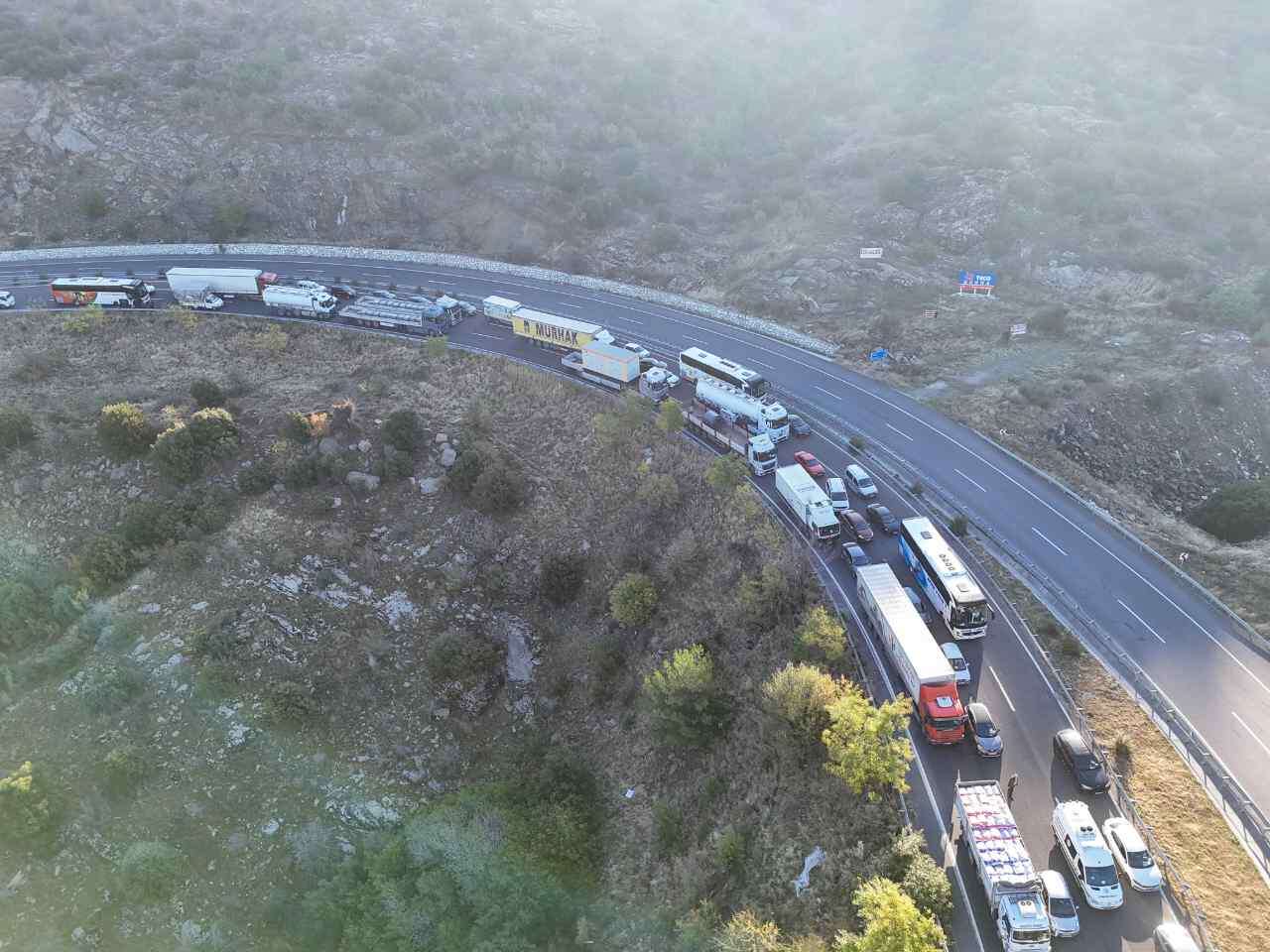 Yenişehir Rampalarında Devrilen Tırın Şoförü Öldü 5